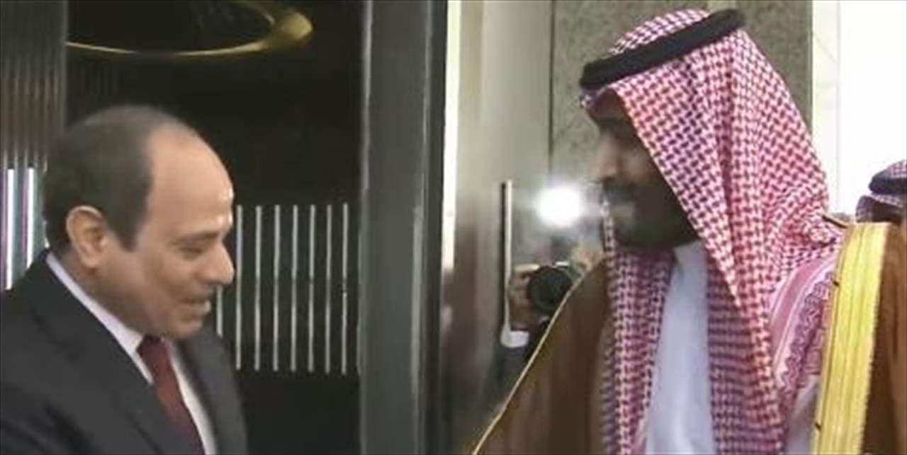 ولي العهد السعودي الامير محمد بن سلمان يستقبل الرئيس المصري عبدالفتاح السيسي في مطار جدة