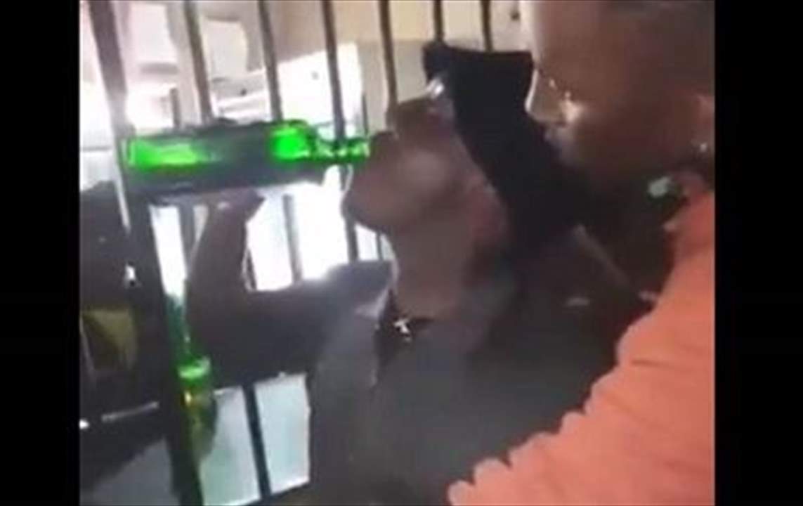 شاهدوا كيف مات بعدما شرب زجاجة كحول في دقيقتين مقابل 12 يورو !!