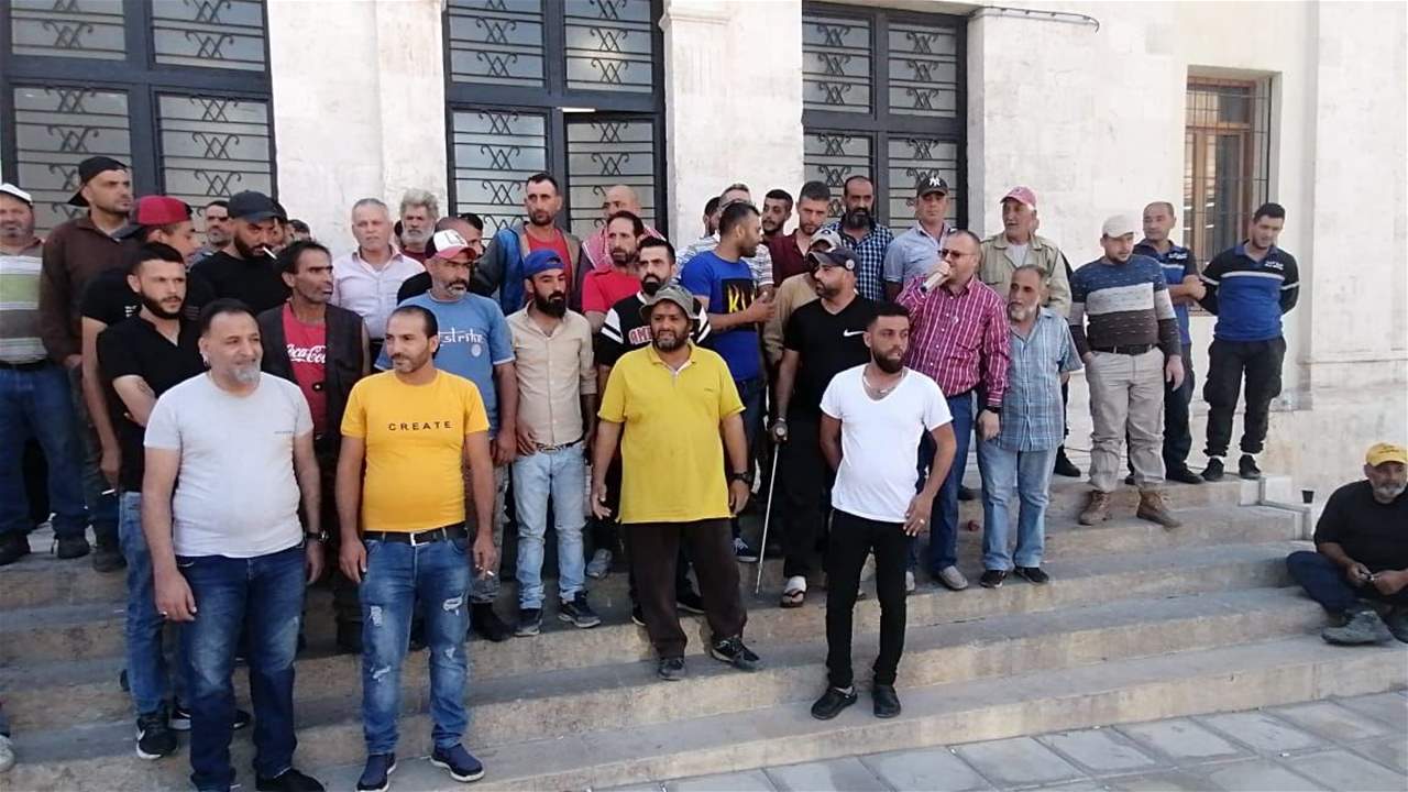 عمال بلدية بعلبك أعلنوا اضرابهم اعتبارا من اليوم مطالبن بزيادة رواتبهم