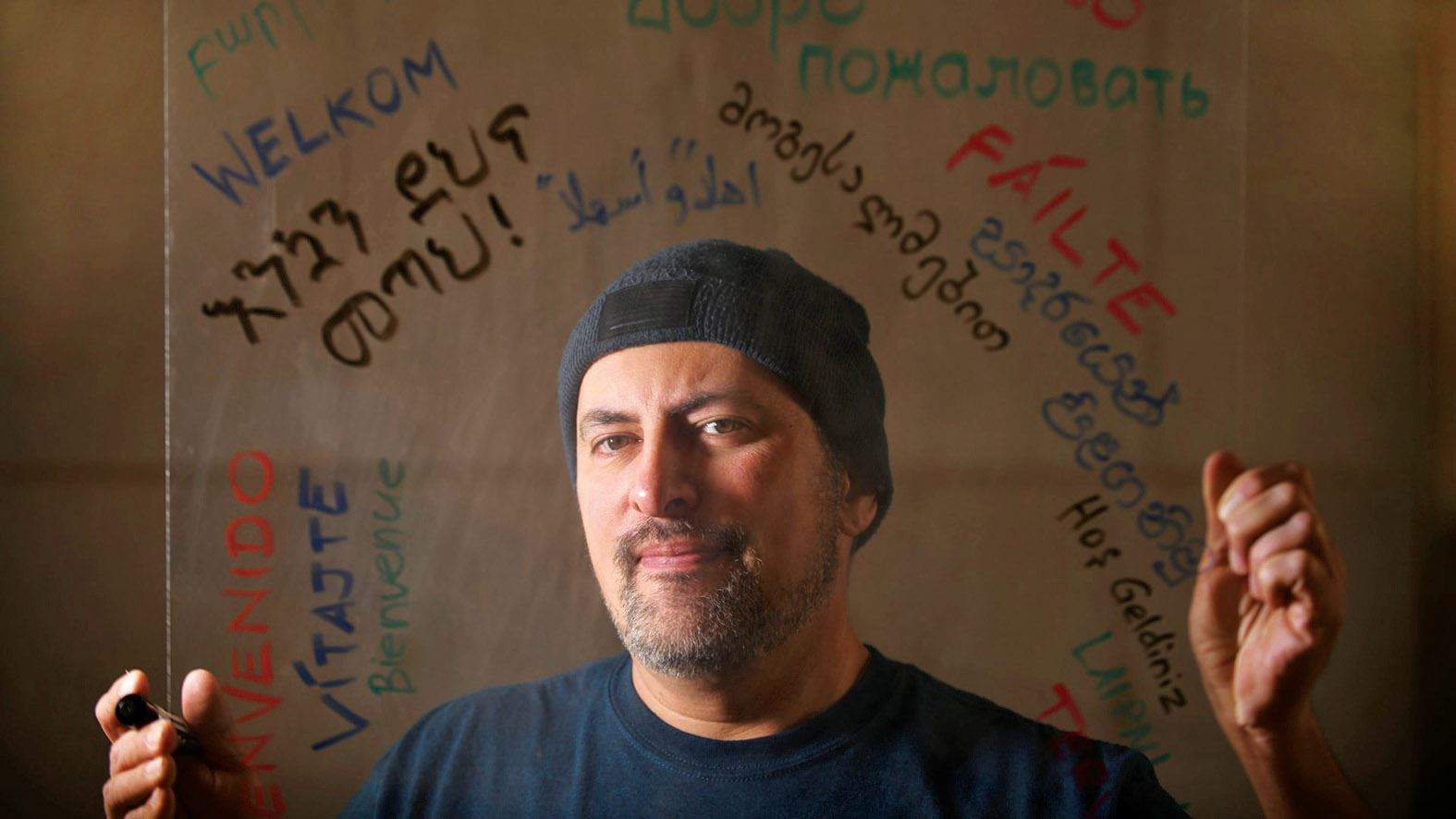  منظف سجاد مصاب بالتوحد يتقن 40 لغة !