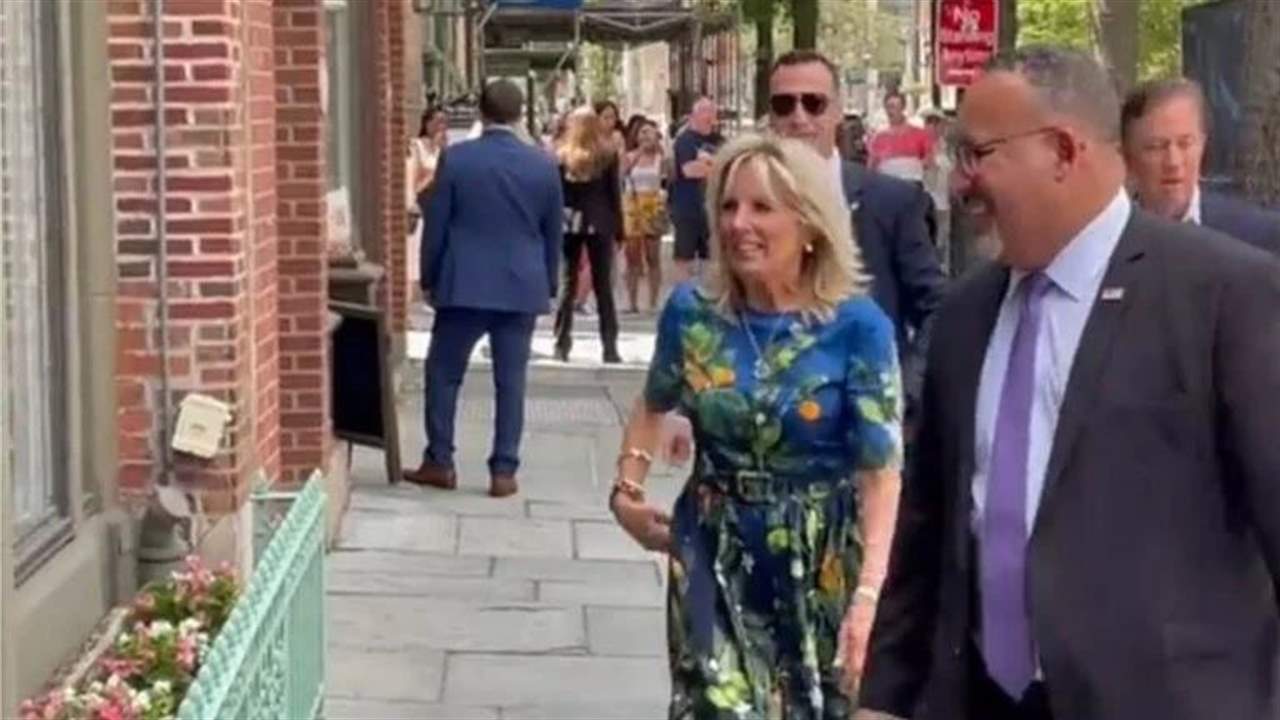  بالفيديو ـ أميركي يصرخ بوجه زوجة بايدن: زوجك أسوأ رئيس شهدناه على الإطلاق !