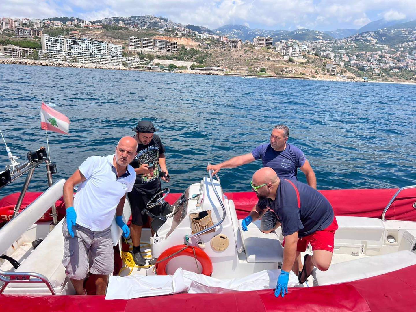 الدفاع المدني: انتشال جثة فتى سوري الجنسية مقابل شاطئ طبرجا