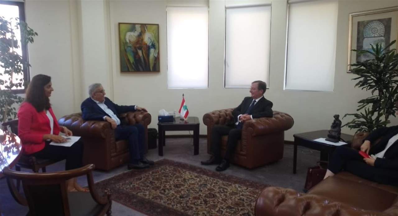 وزير الخارجية تسلّم  نسخة عن أوراق اعتماد سفير بريطانيا الجديد  لدى لبنان "Hamish cowell"  