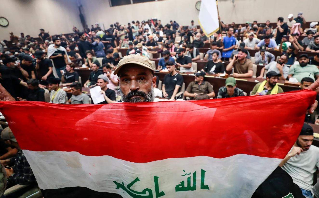 العراق: توتر في المنطقة الخضراء.. تصعيد سياسي والبرلمان بيد المحتجين