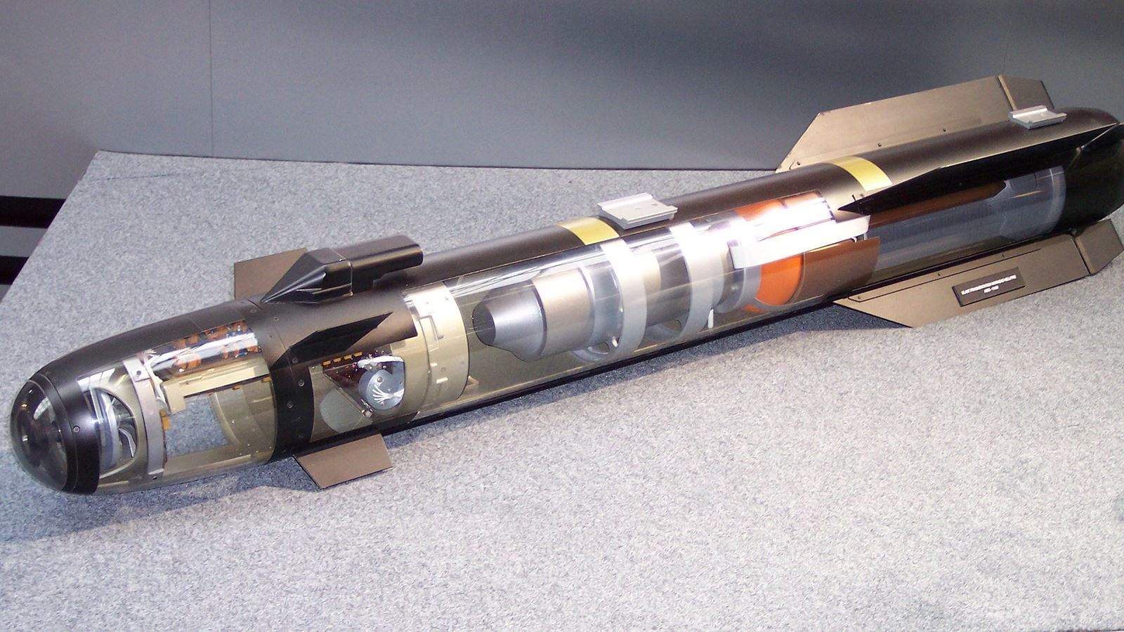   "هيلفاير".. الصاروخ الذي قتل أيمن الظواهري !