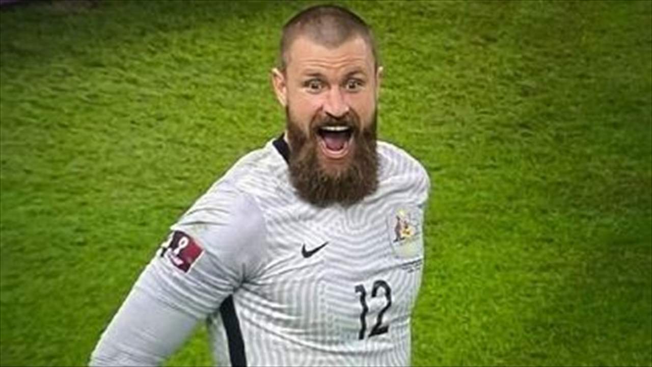 بالفيديو - الحارس الراقص يظهر من جديد وينصر فريقه