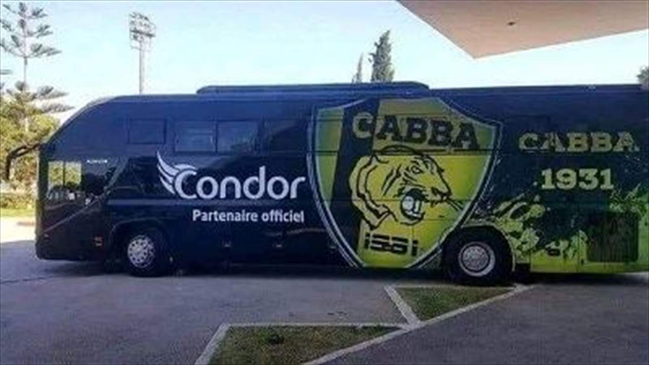 صور - حافلة الفريق الشهير تحوّلت الى نقل المسافرين !!