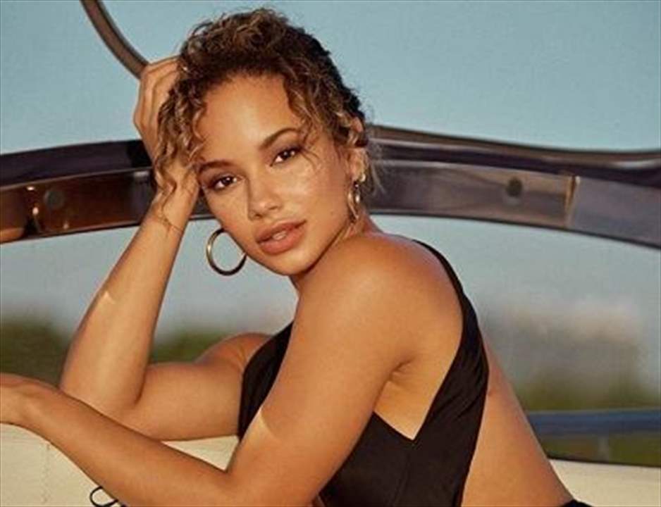 شاهدوا - العارضة أوزونا تنشر صوراً خاصة مع كريم بنزيما