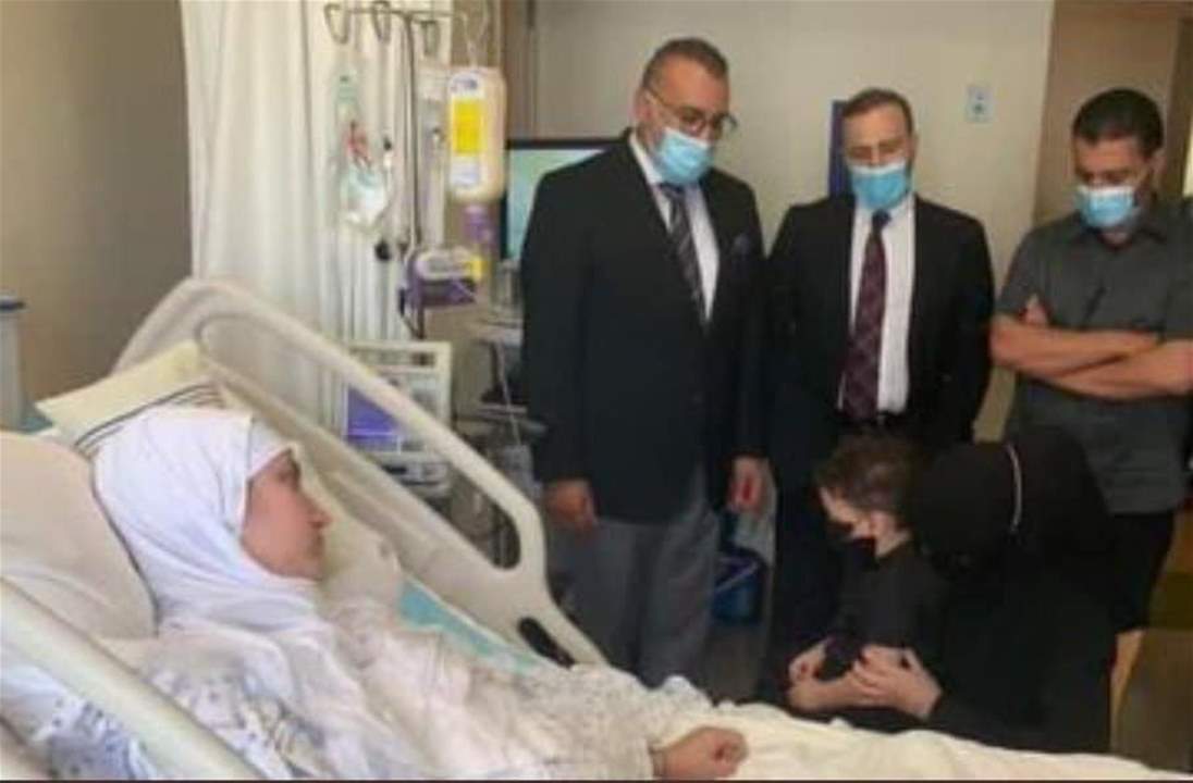 بالصور -  ليليان شعيتو تلتقي ابنها في مستشفى الجامعة الاميركية ببيروت 