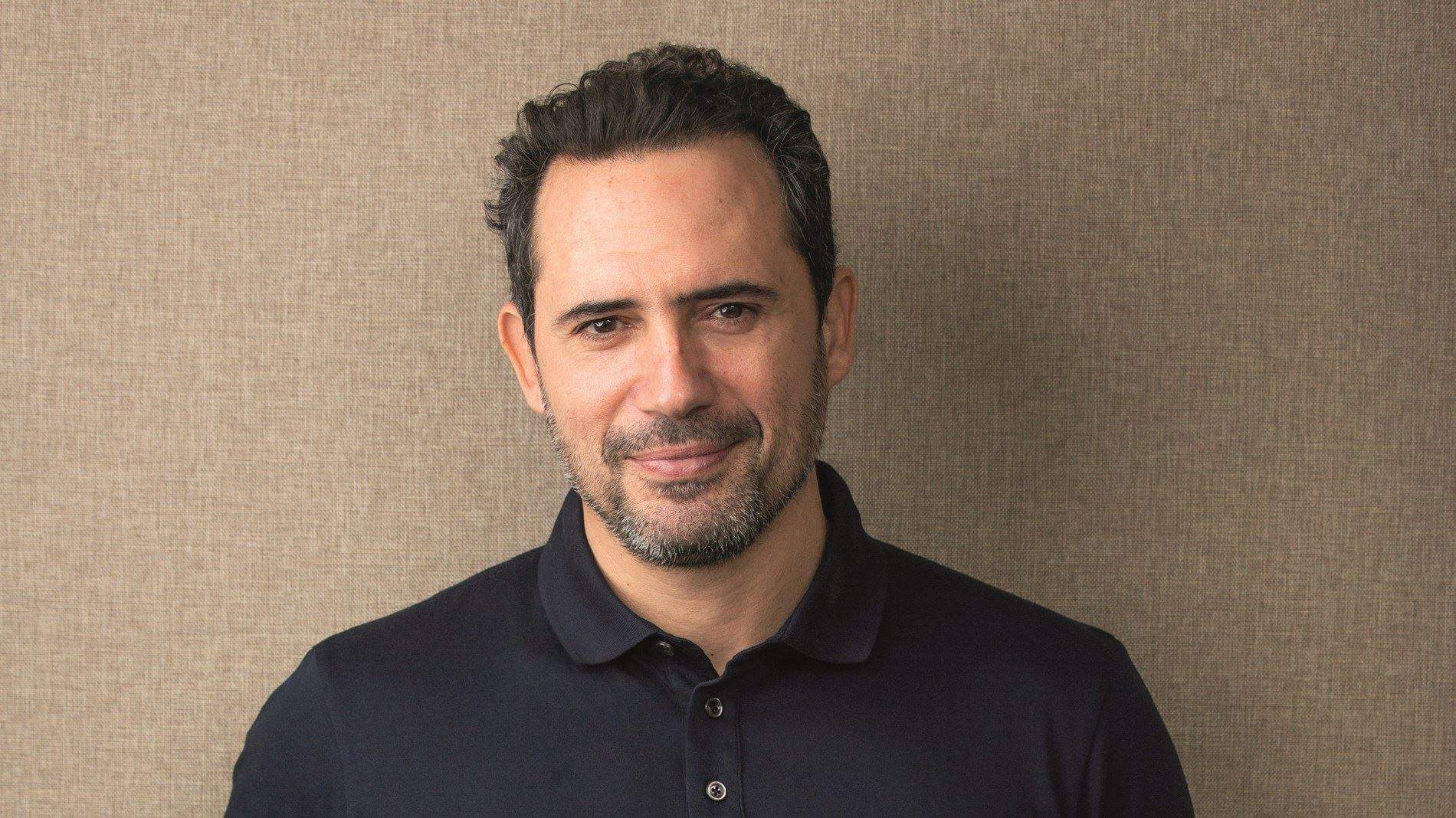 زوجة ظافر العابدين تطلق احدث اغنياتها وهو يشارك كموديل في الكليب