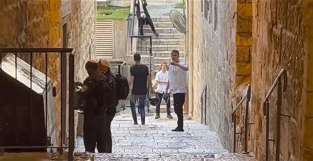 بالفيديو ـ مستوطن يشتم الرسول محمد خلال اقتحامه المسجد الأقصى !!