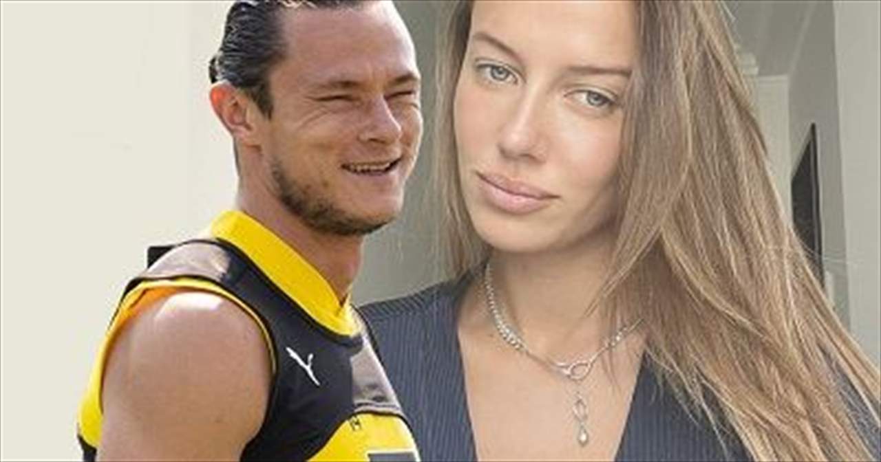 نجم دورتموند وألمانيا متهم بركل صديقته الحامل على بطنها