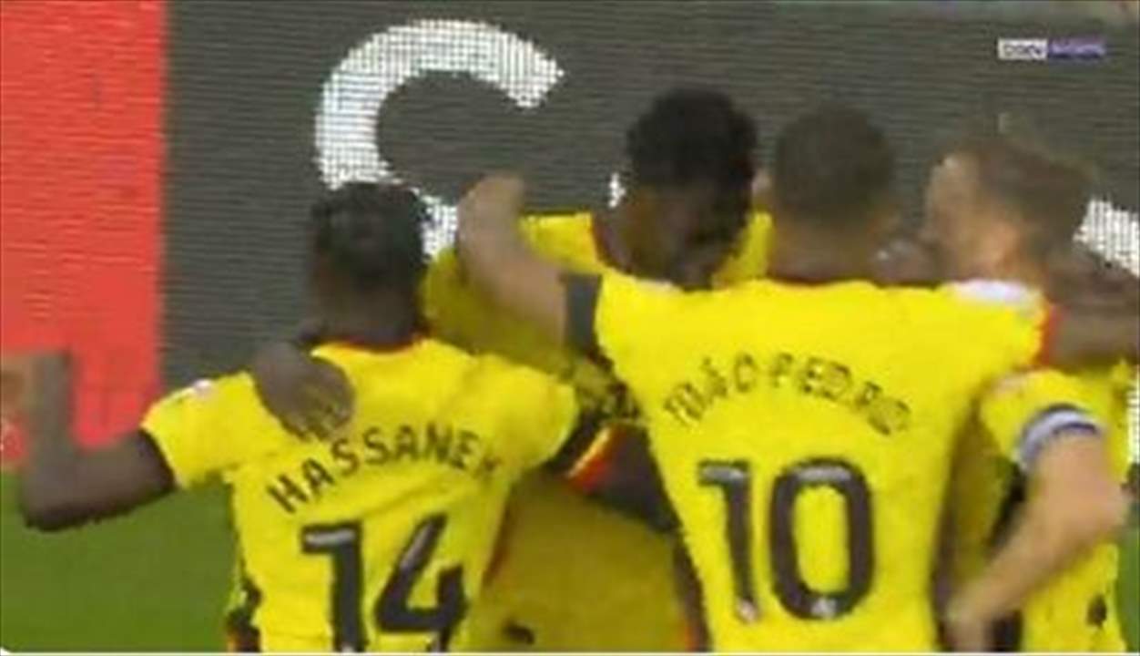 بالفيديو - شاهدوا هدف الموسم من منتصف الملعب