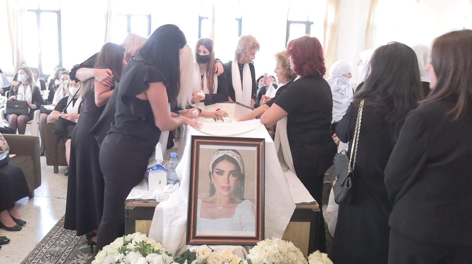 الجديد في وداع لينا الهاني.. والدتها تفقد اعصابها وشقيقتها سارة الهاني تبكي بحرقة