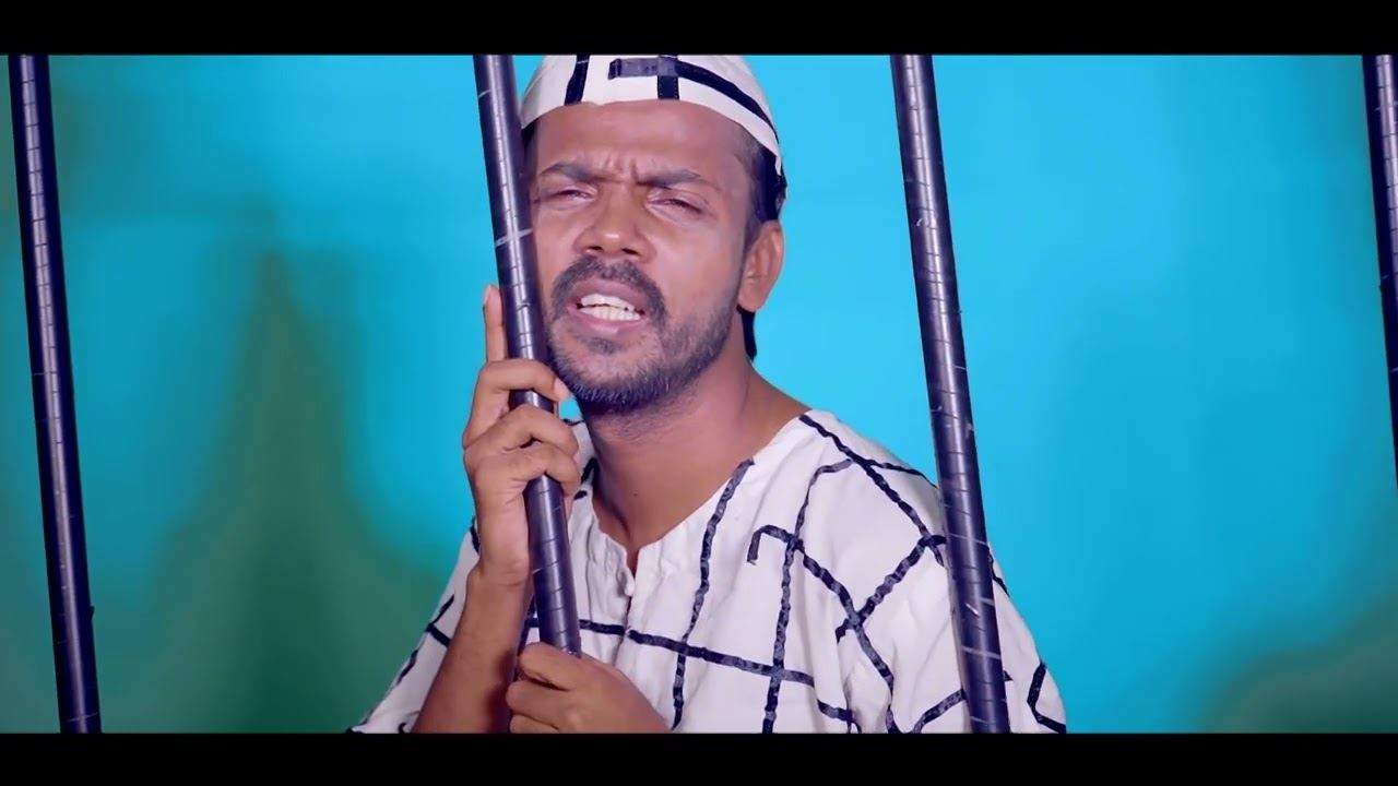 بالفيديو ـ بسبب صوته "القبيح" .. شرطة بنغلاديش تقبض عليه وتطلب منه اعتذاراً رسمياً !