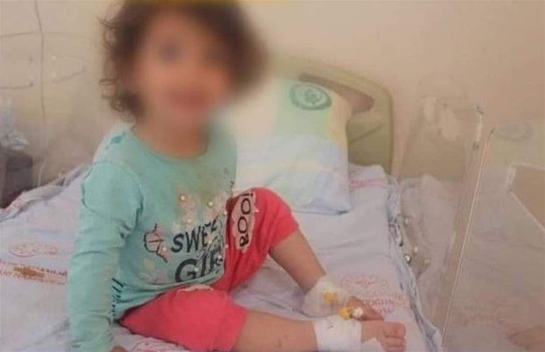 طفلة تركية تعض أفعى سامة وتقتلها انتقامًا بعد قيامها بلدغها !