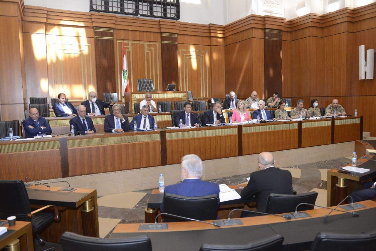 لجنة المال تنهي مواد الموازنة وتقر مواداً تخص العسكريين ومعاشات وتعويضات التقاعد.. ماذا عن سعر الصرف المعتمد؟