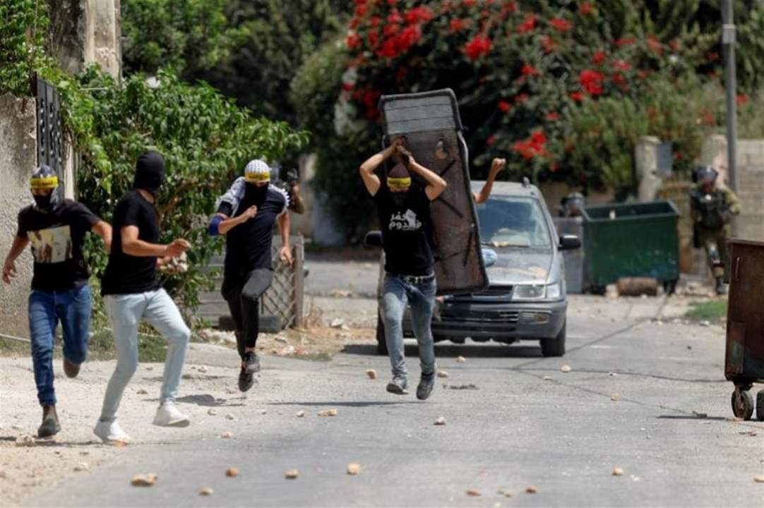 الاحتلال الإسرائيلي يقتحم مخيم بلاطة ويصيب 3 فلسطينيين ويعتقل العشرات في أنحاء مختلفة من الضفة