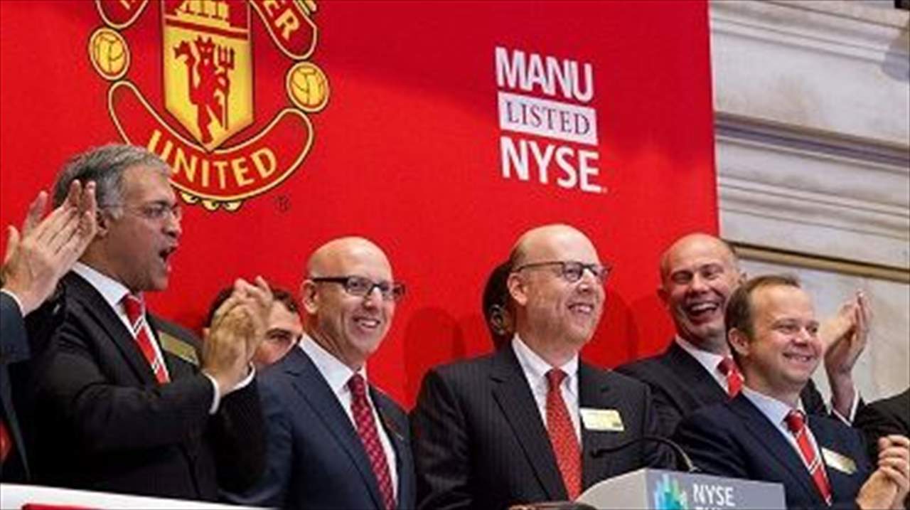 آل جليزر يدرسون بيع بعض أسهم مانشستر يونايتد