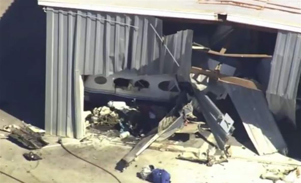 بالفيديو - تصادم بين طائرتين قبيل هبوطهما في مطار بكاليفورنيا ووقوع قتلى