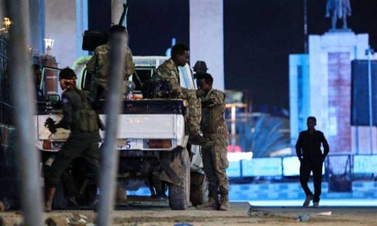  هجوم مسلح لحركة "الشباب" الصومالية استهدف فندقا في مقديشو ووقوع قتلى واصابات