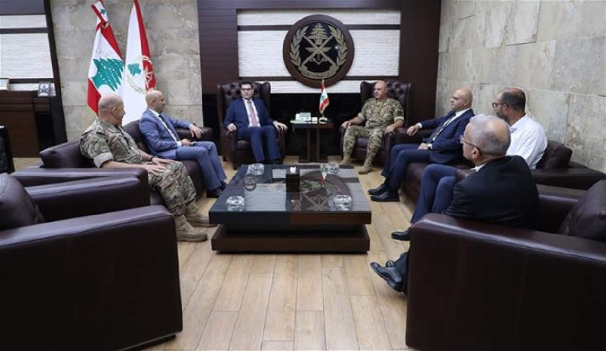 قائد الجيش استقبل الوزيرين الحاج حسن وياسين