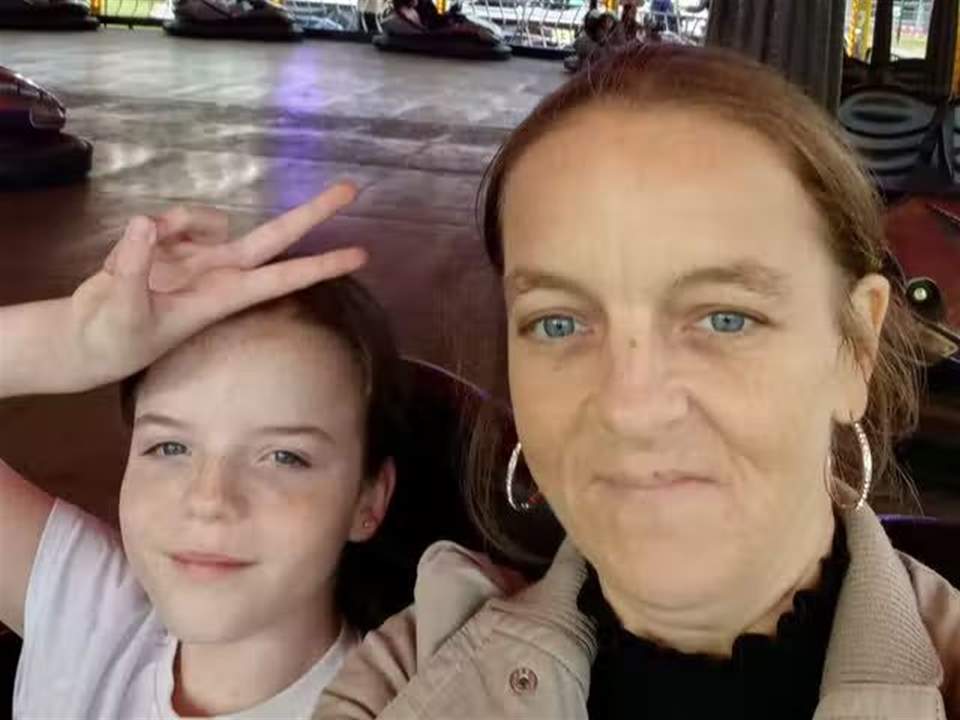   هذه قصة امرأة تجوع من أجل أن تطعم طفليها !