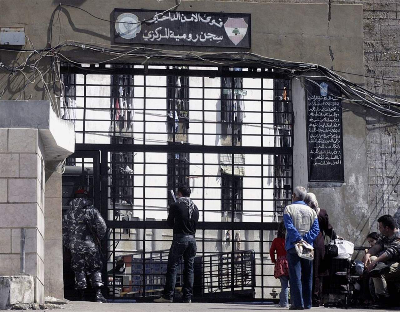 "الأخبار": الإهمال الطبي يقتل سجينين في رومية