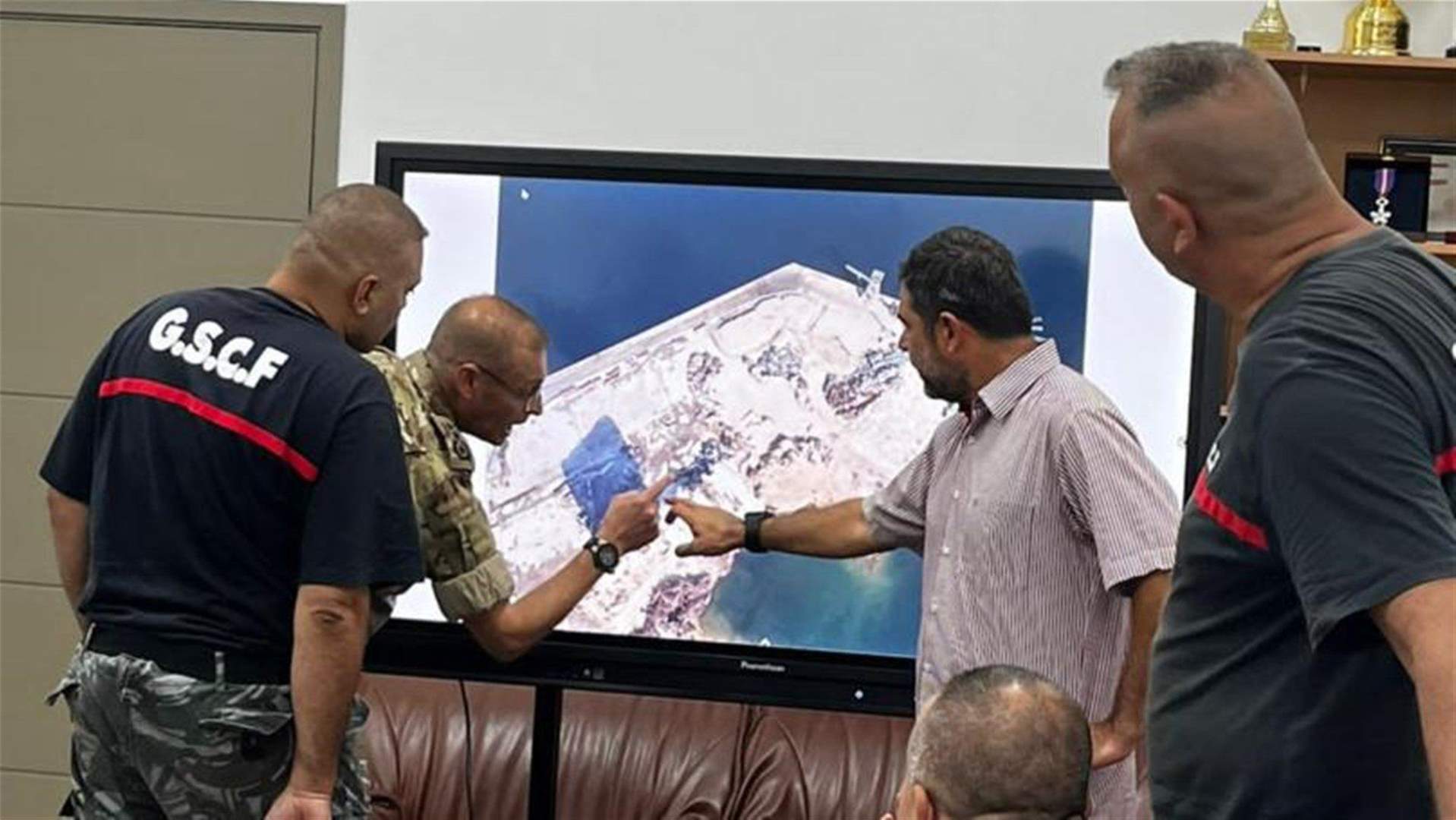 فوج إطفاء بيروت يضع خطّة لإخماد حريق الإهراءات.. وأهالي ضحايا إنفجار المرفأ يعتصمون ويهددون بالتصعيد 