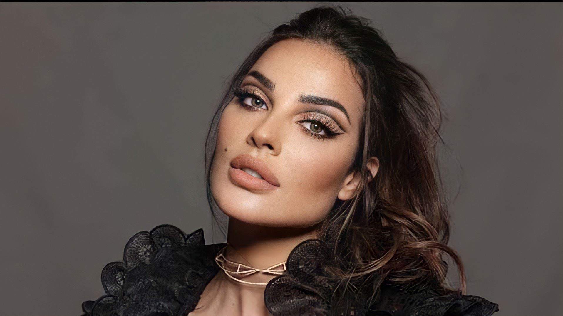 نادين نسيب نجيم ترد على فتاة طلبت مساعدة رضوى الشربيني : في شي اسمه شحاطه او مشاية بأصبع !