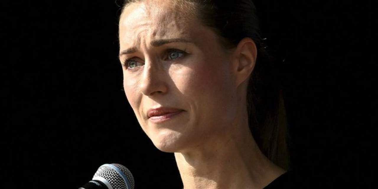 بالفيديو ـ رئيسة وزراء فنلندا سانا مارين تذرف الدموع: "أنا إنسان.. وإنها الحياة" !