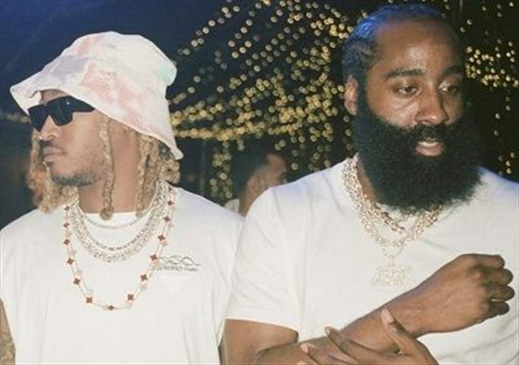 شاهدوا - جيمس هاردن يرمي كعكة عيد ميلاده في البحر