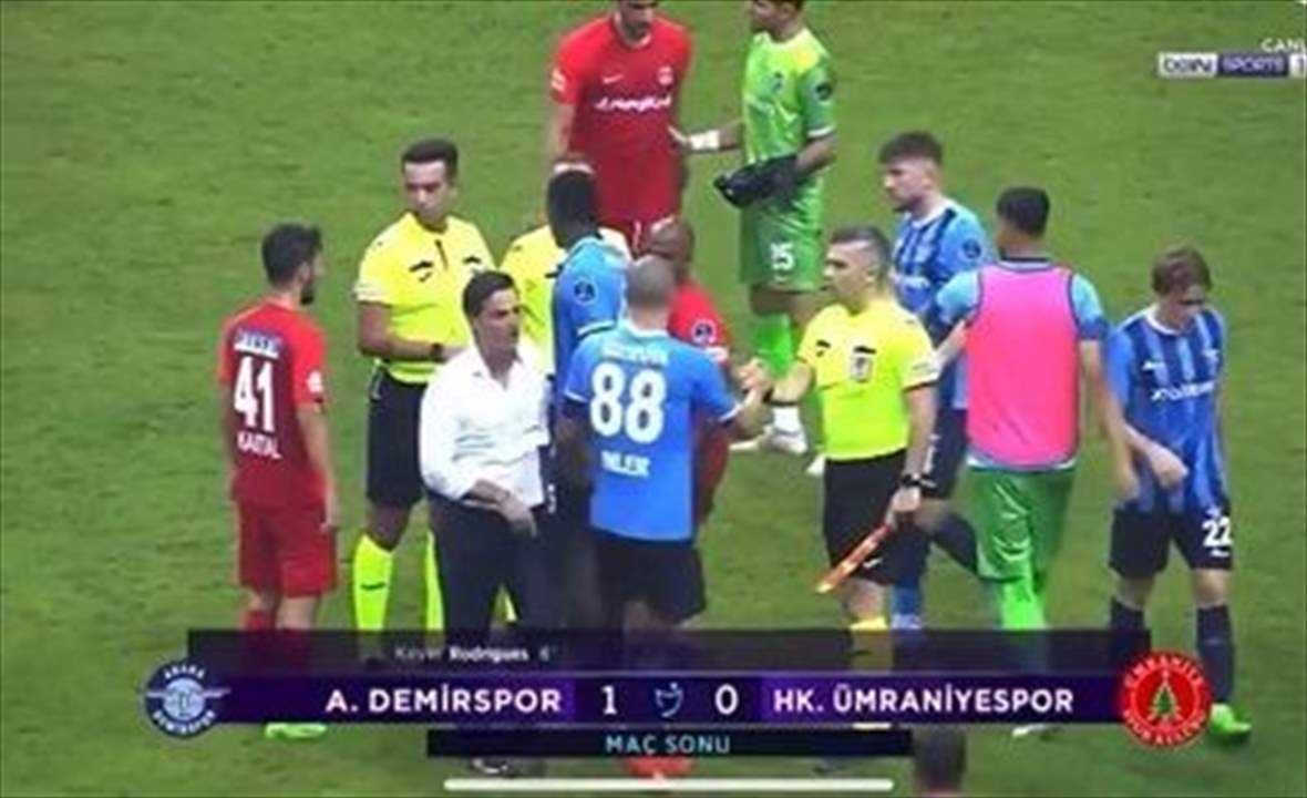 فيديو - جديد بالوتيلي .. نزاعٌ شفهيّ مع مدرّبه كاد يتطور  