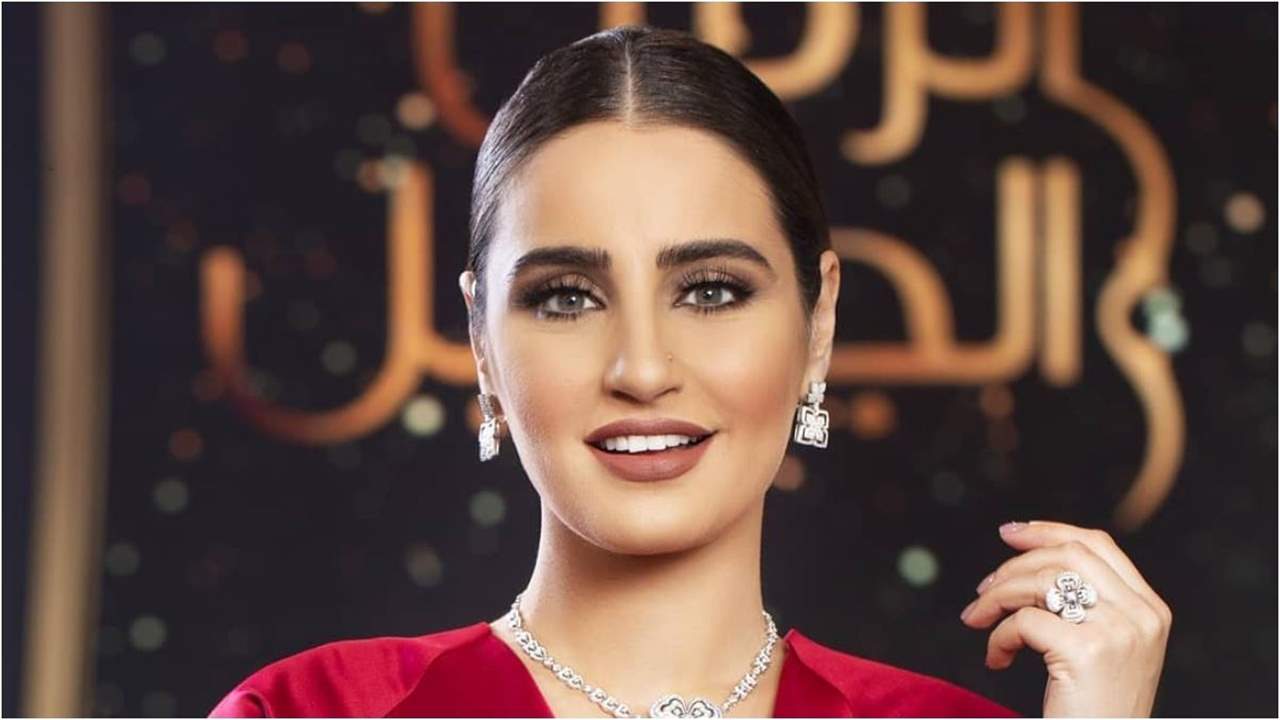 ايميه صياح تحتفل بزفاف شقيقها في اليونان وسط اجواء ساحرة