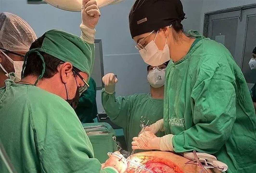   بالصور ـ في البرازيل .. إزالة أكبر ورم من جسم امرأة وزنه 45 كلغ !