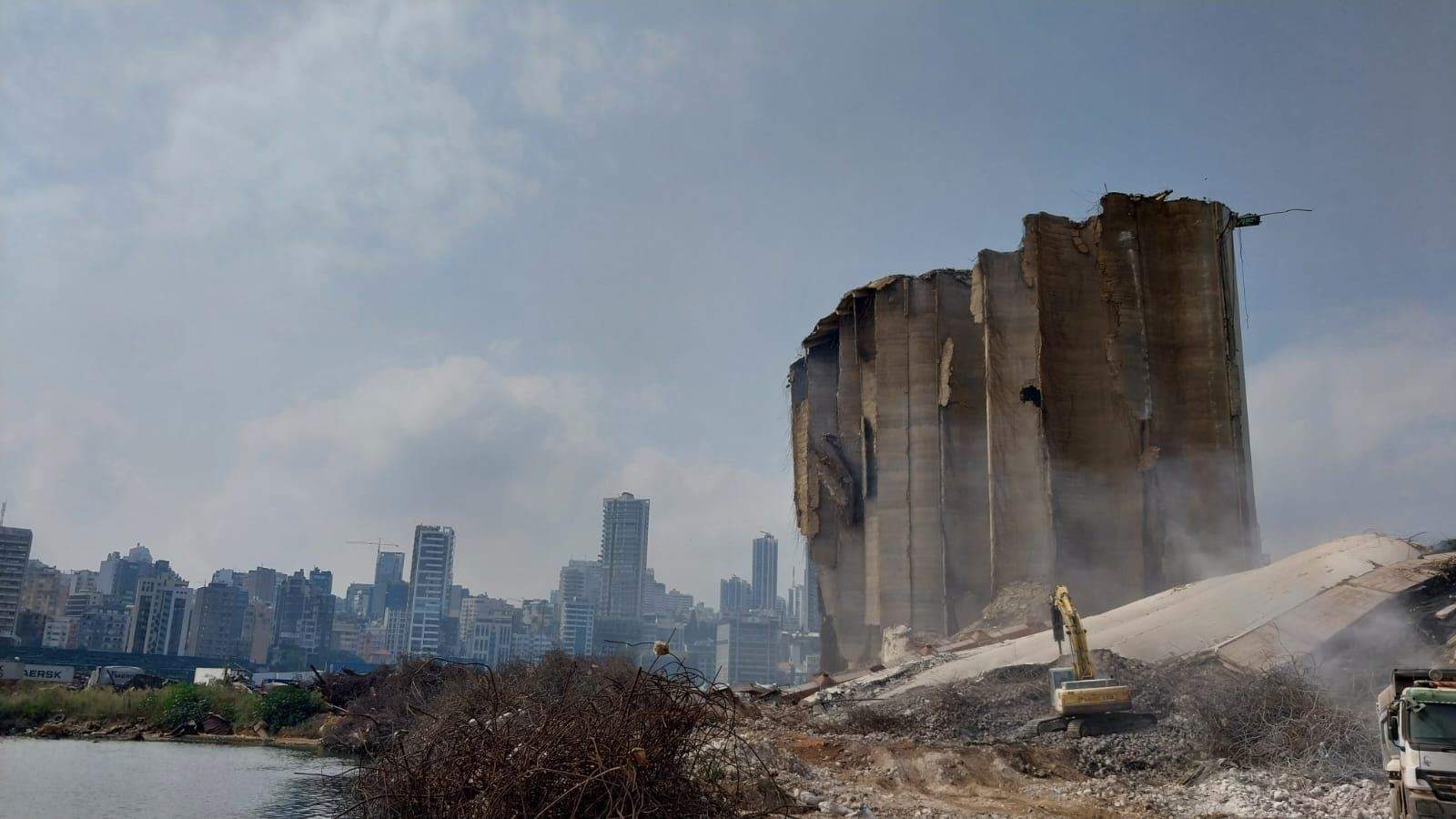     وزير البيئة يُعلق على الروائح الكريهة التي تفوح من مرفأ بيروت 