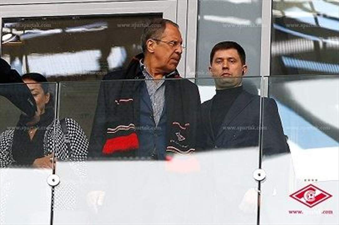 بالفيديو - لافروف ترك السياسة والحرب فخذلته كرة القدم !