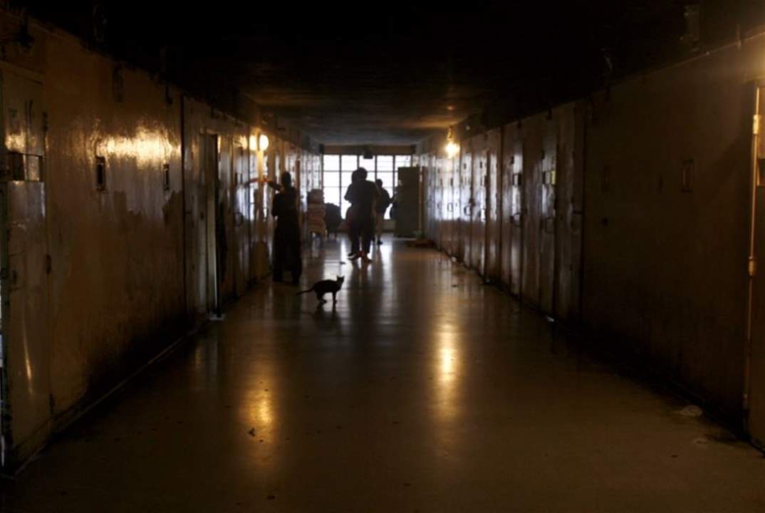 الأخبار - التفاح للنبيذ والليمون للويسكي والحامض للعرق: "خمّارات" داخل سجن رومية!