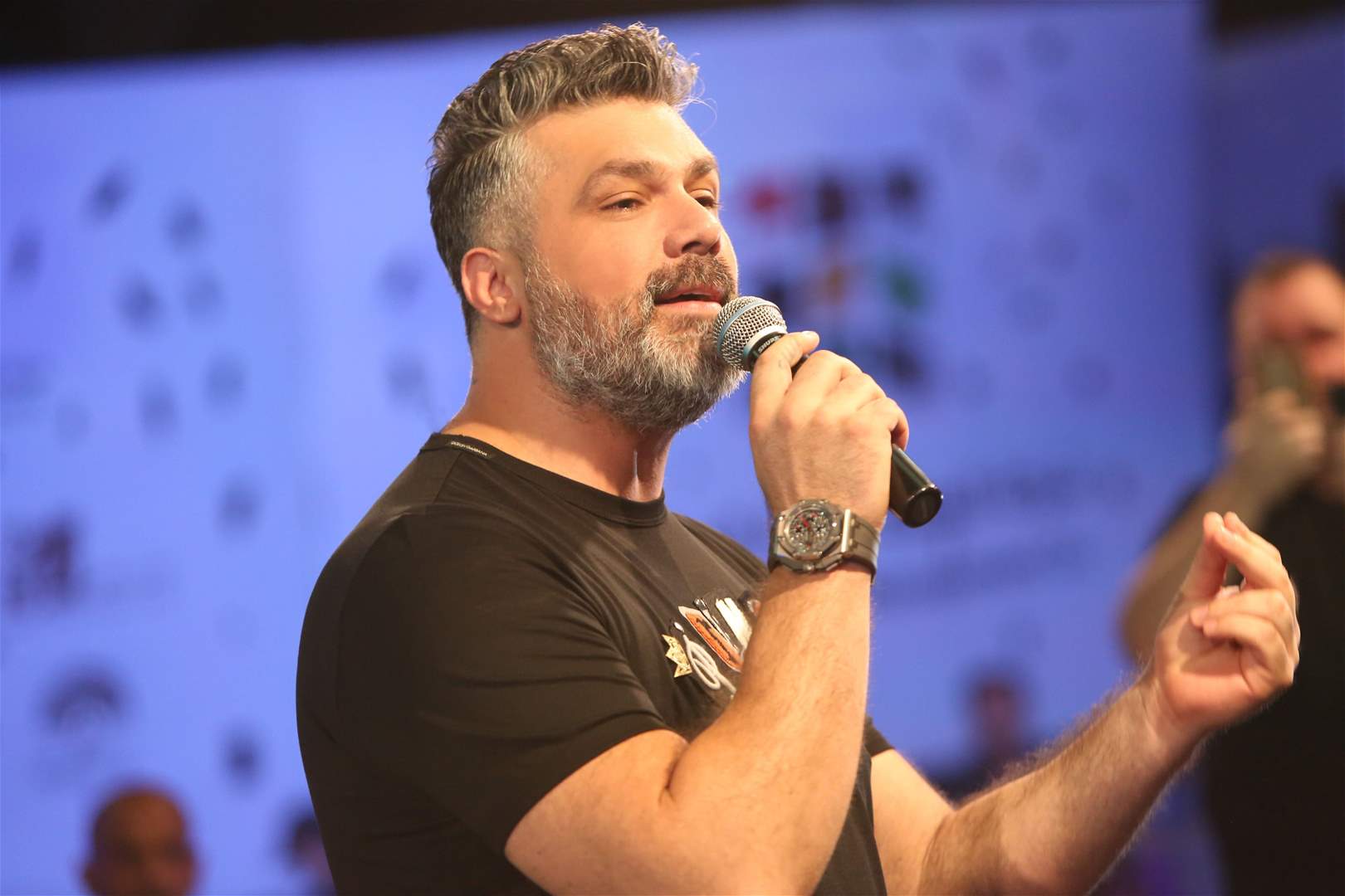 فارس كرم بخطوة مفاجئة بعد جدل خلافه مع ميريام فارس