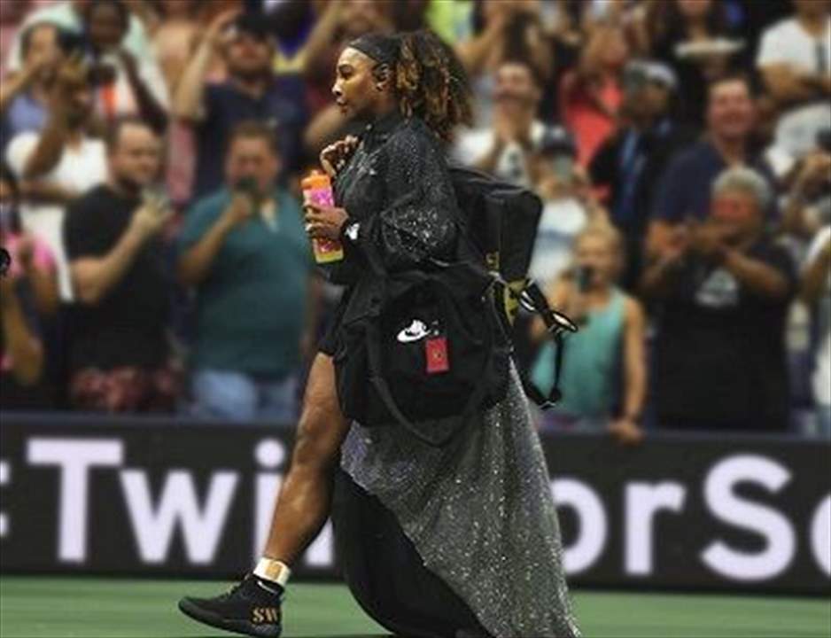 فيديو وصور - سيرينا ودّعت الملاعب بملابس ومجوهرات من الألماس !!