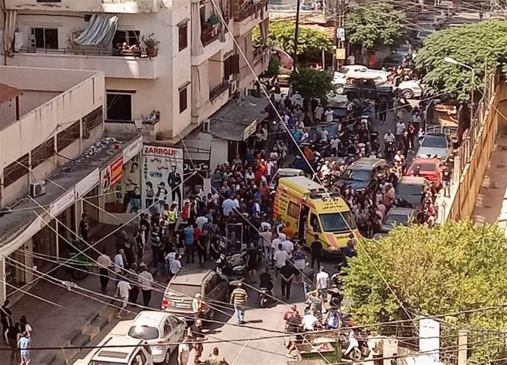 مراسل "الجديد": طريق سكة الشمال بين باب التبانة وجبل محسن في طرابلس لا تزال مقطوعة بالتزامن مع تشييع صاحب محل الهواتف