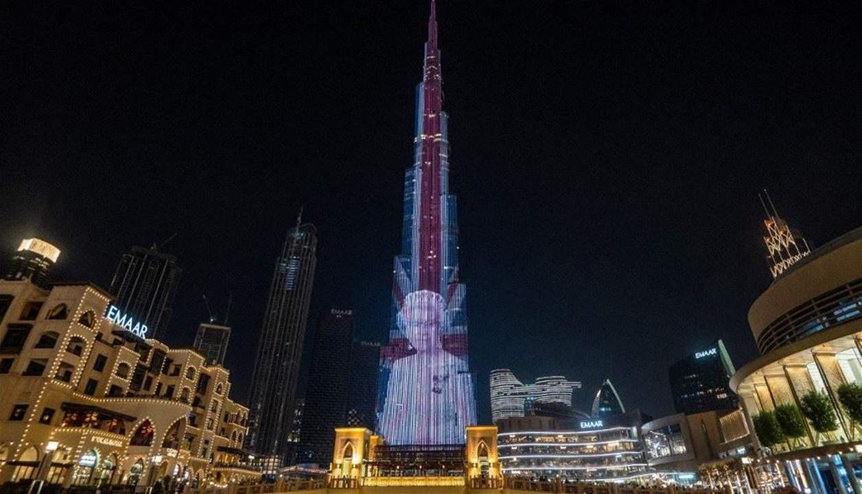  بالفيديو ـ إضاءة برج خليفة بصورة الملكة إليزابيث وعلم بريطانيا 