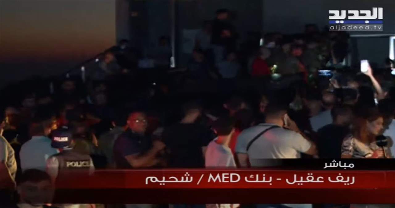 المودعان كريم سرحال وجواد سليم يخرجان من فرعي المصرفين.. وهذه صيغة الإتفاقين النهائية! 