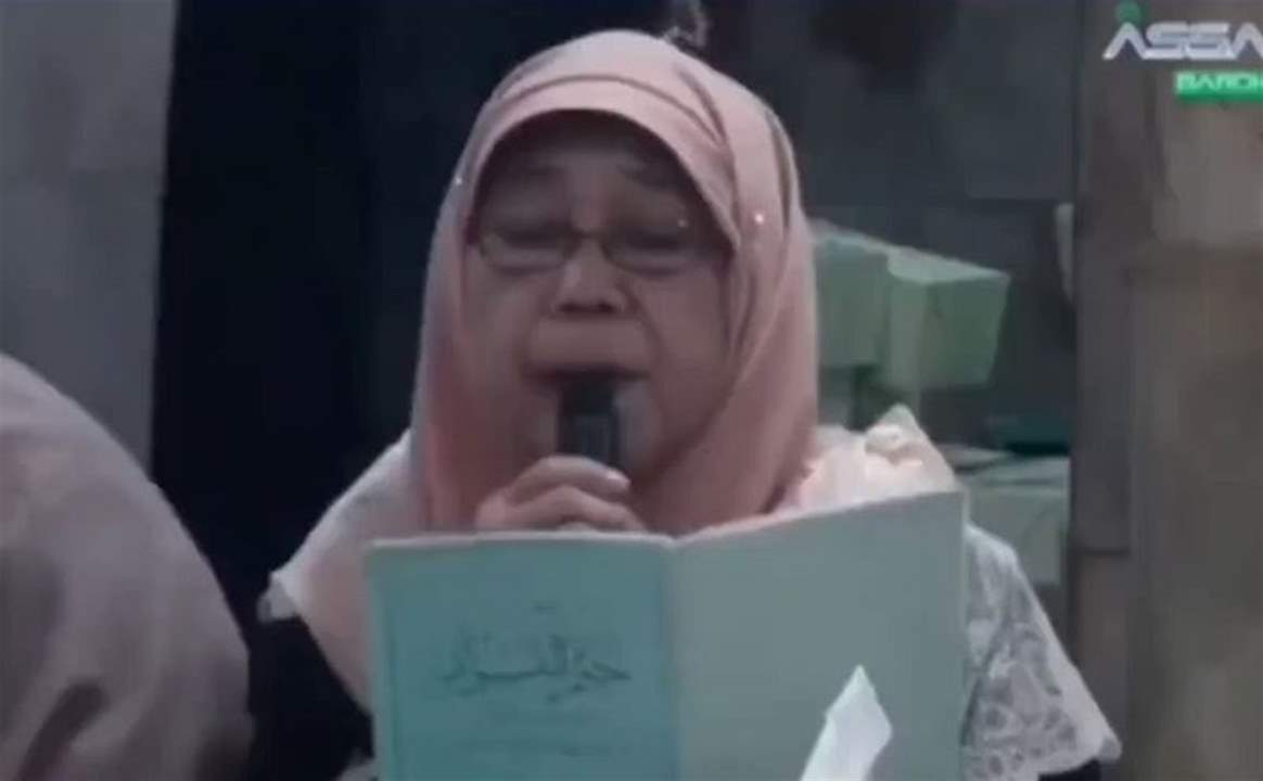 بالفيديو ـ لحظة وفاة إندونيسية أثناء ختم القرآن الكريم وآخر كلماتها كانت "وأولئك هم المفلحون"