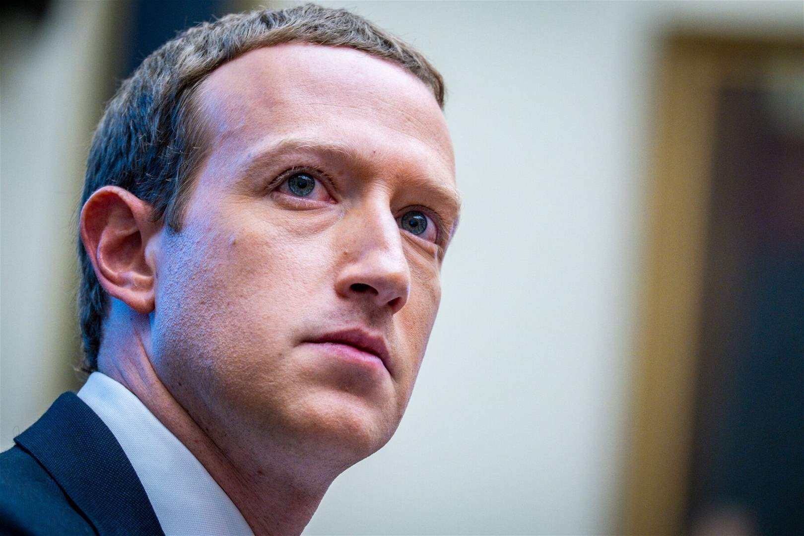 مؤسس "فيسبوك" مارك زوكربيرغ يخسر أكثر من نصف ثروته في 9 أشهر !