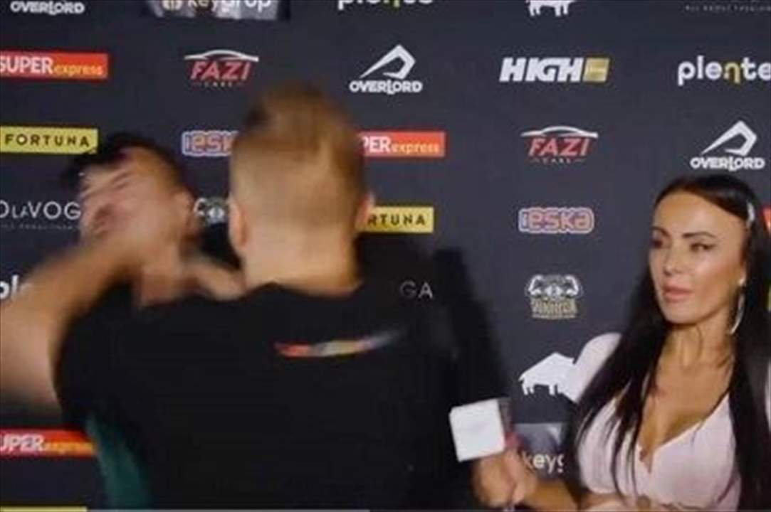 بالفيديو - المقاتل المحترف هاجم اليوتيوبر الشهير ولكمه على الهواء