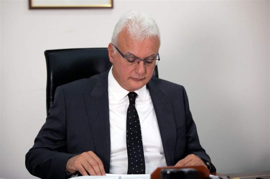   وزير الاصالات يوضح مرة جديدة بشأن الترقيات والتعيينات التي كانت شهدتها الوزارة 