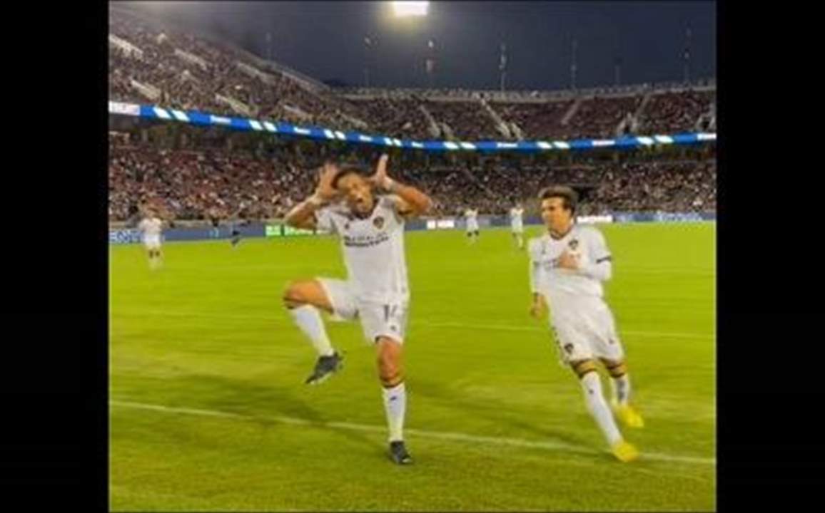 بالفيديو - ثلاثية تشيتشاريتو رسالة الى مدرب المنتخب المكسيكي