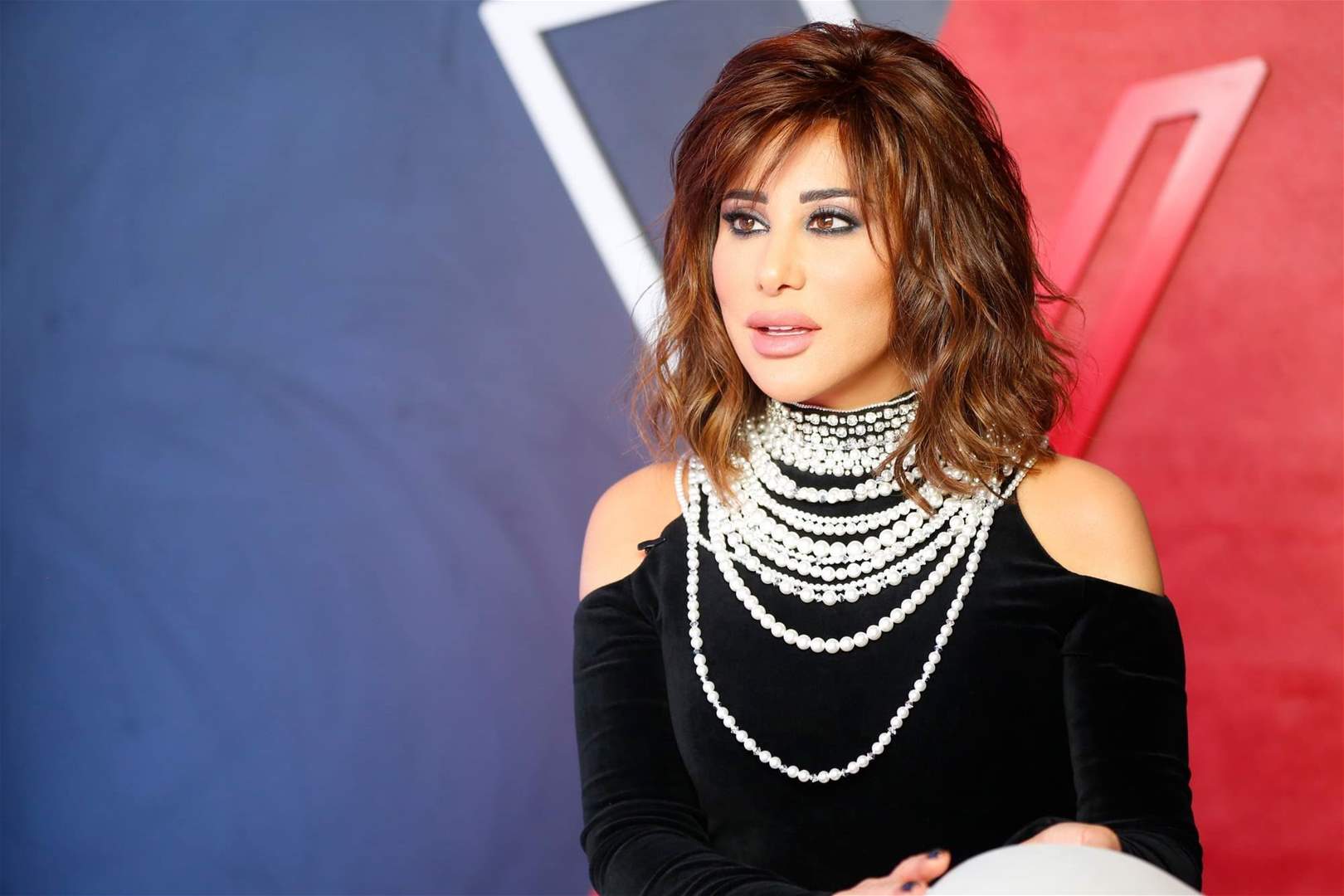 نجوى كرم تفاجئ  معجبة في حفلها في قبرص أمس .. اليكم ماذا فعلت