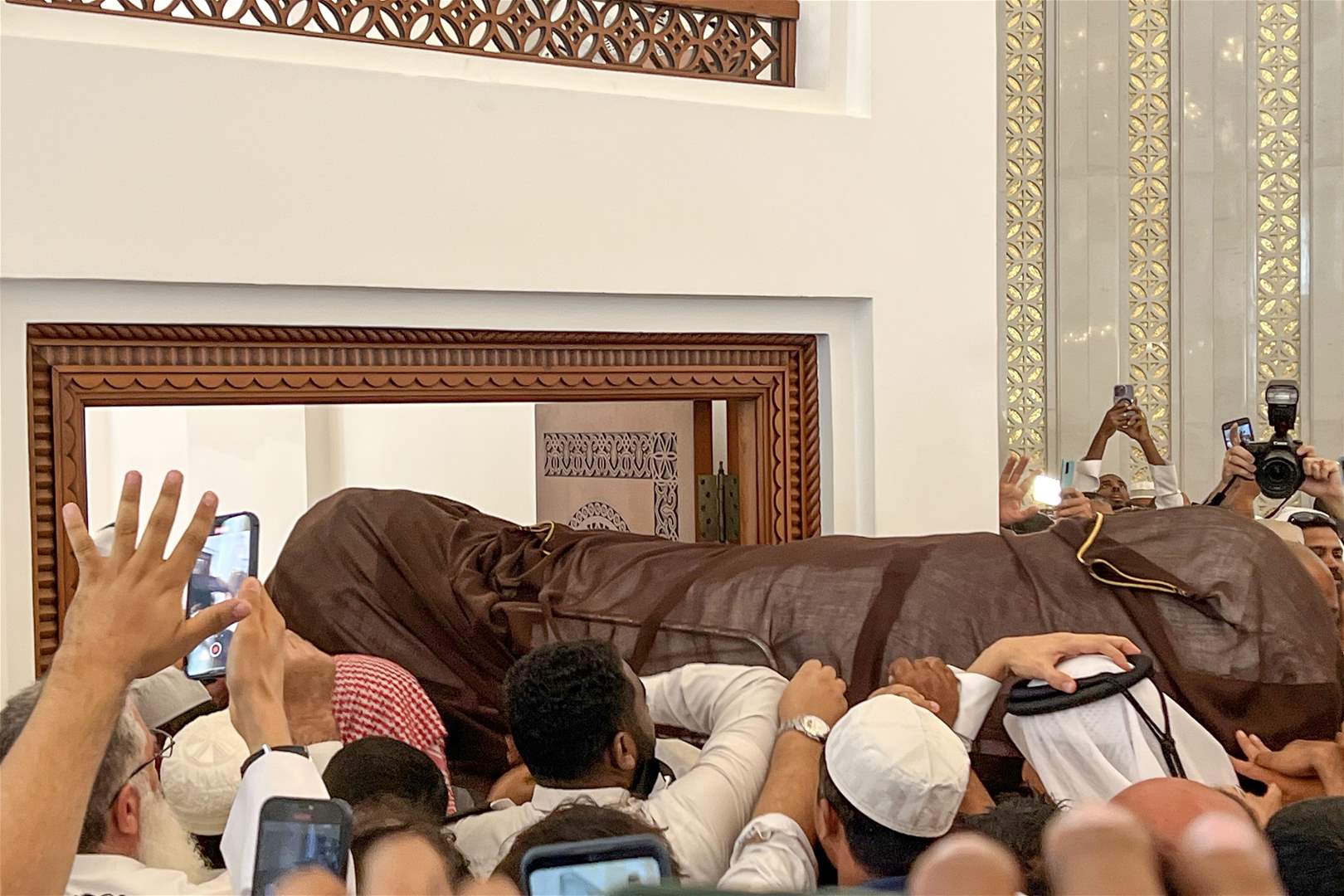  بالفيديو والصور ـ تشييع الشيخ يوسف القرضاوي إلى مثواه الأخير في الدوحة 